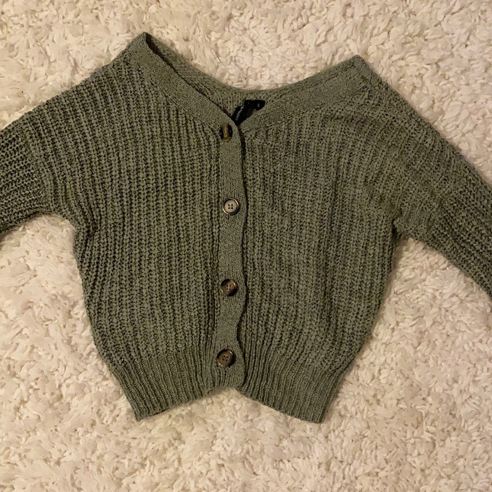 Moon & Madison green button sweater size small.
